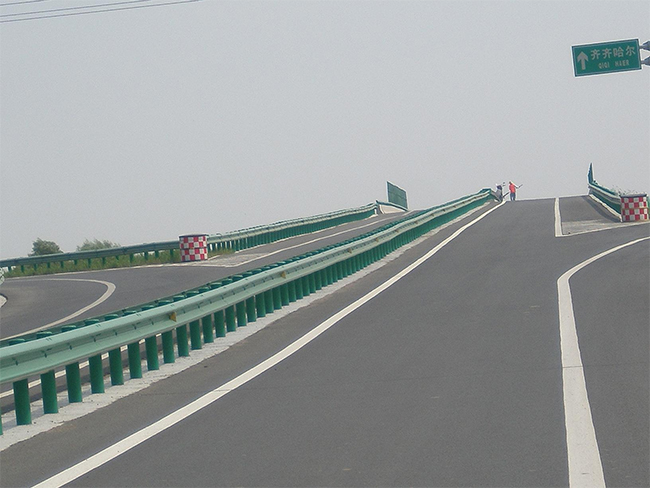 绥化高速公路护栏的材质与规格